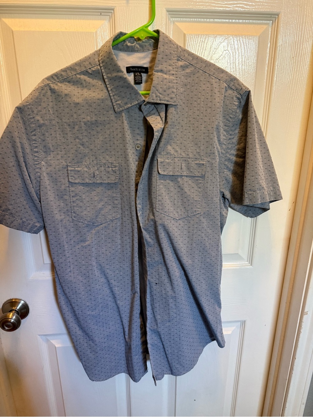 Van Heusen Short-Sleeve Button-Up Shirt in Light Gray